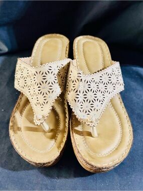 Womens Laser-Cut Thong Sandals in Beige